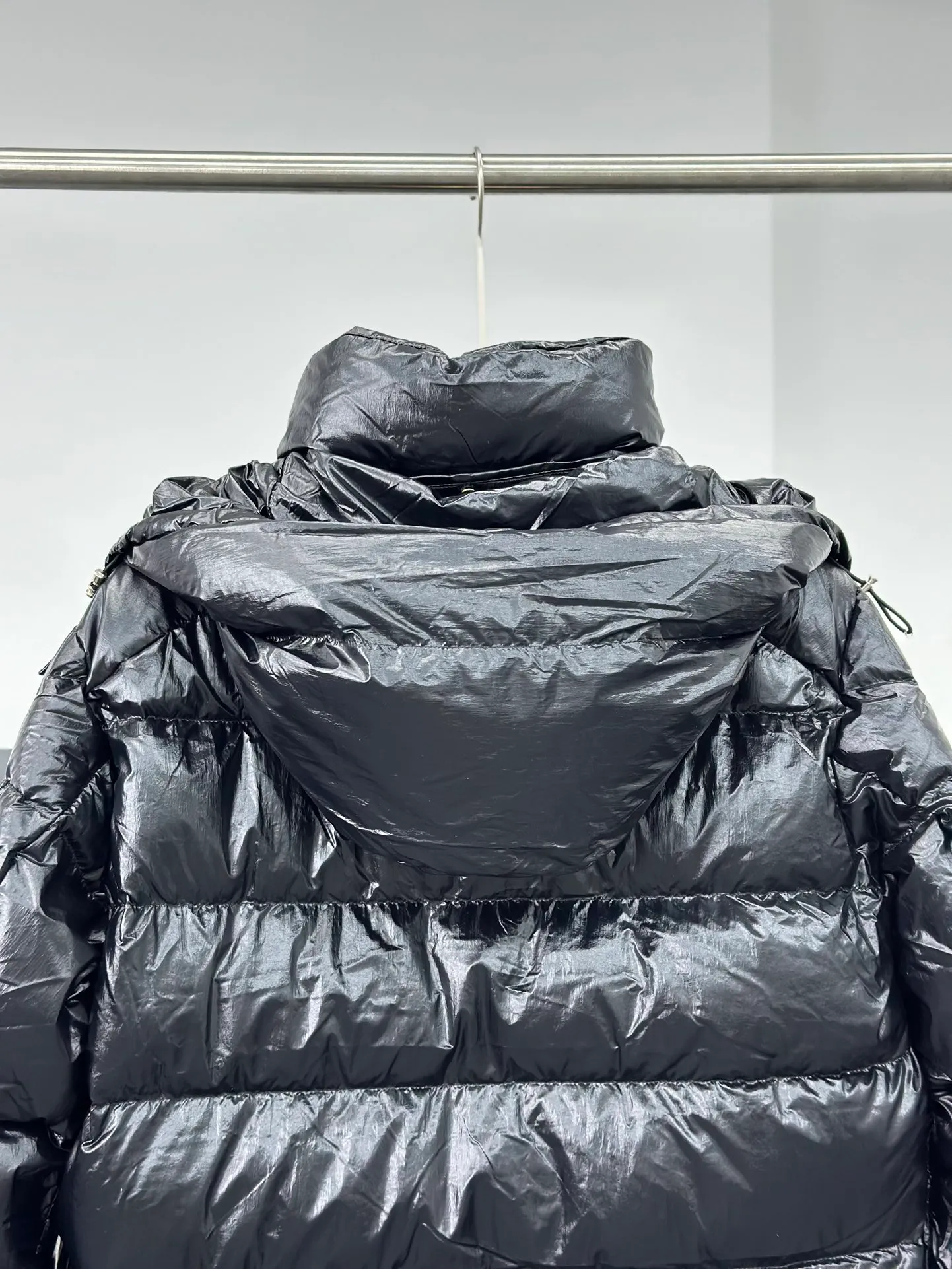 P390 Moncler/ 2026 70 、 。 DNA ， ， 。 Classic ， 、 。 Classic 70 。 Quality， 90 ，Premium Quality ， ，Black ！ Sizes M-3XL